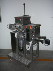 Машина для производства макарон,  макаронный пресс 40-50 кг/час