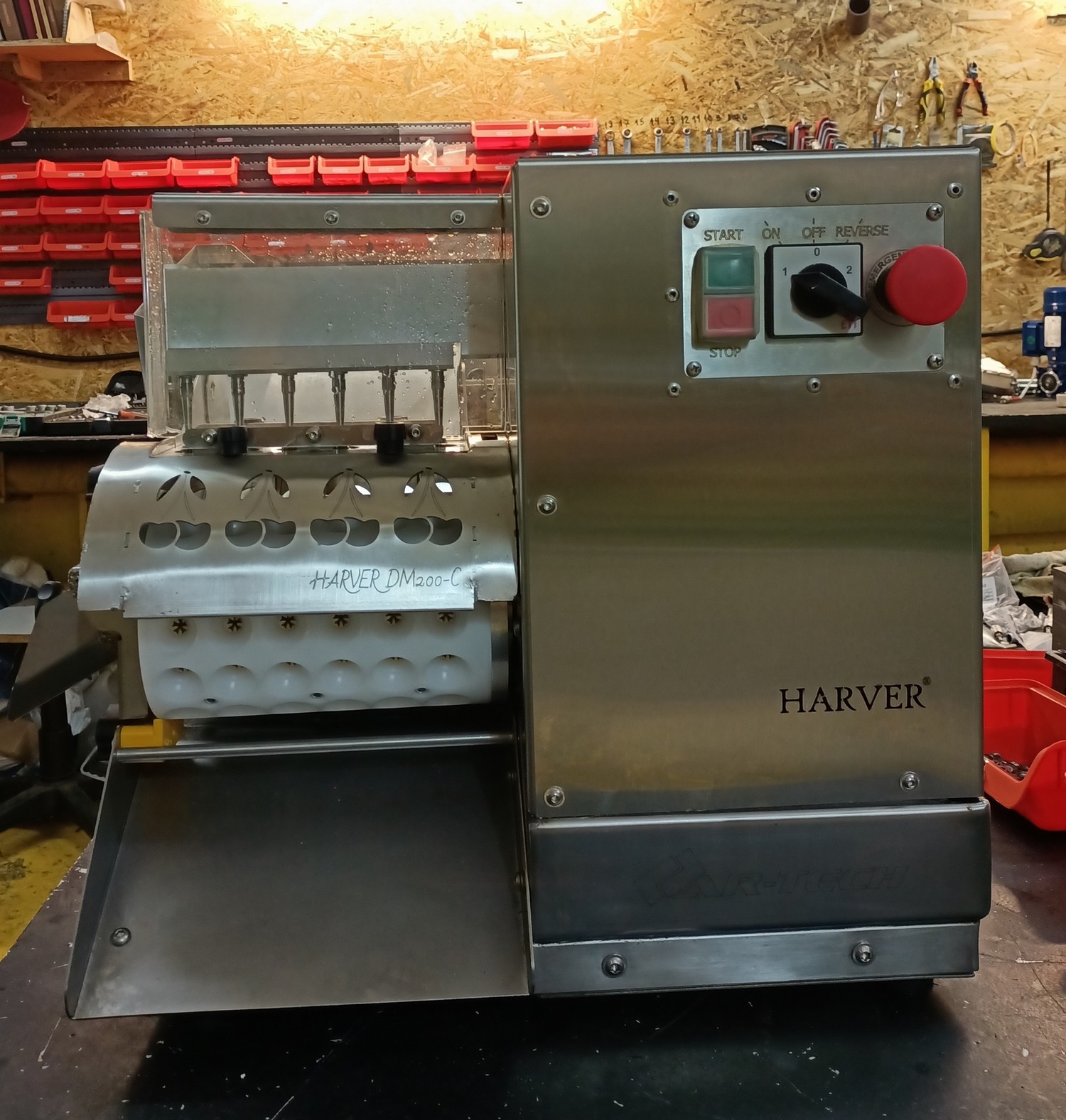 Машина для удаления косточек из вишни, черешни 100 кг/час Harver DM-200-C